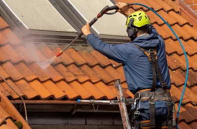 Démoussage et hydrofuge de toiture à Coquille